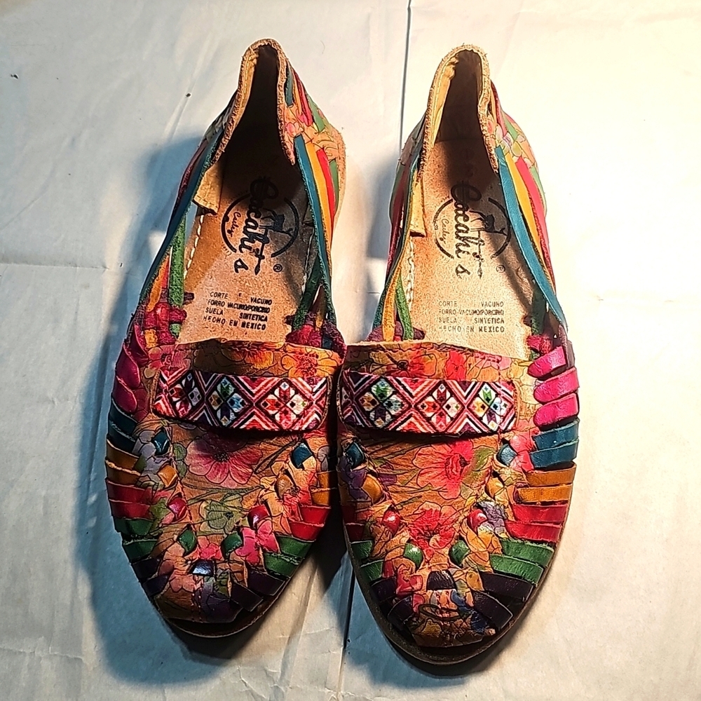 Cacahi's Cacles. Unique Slipon Flats